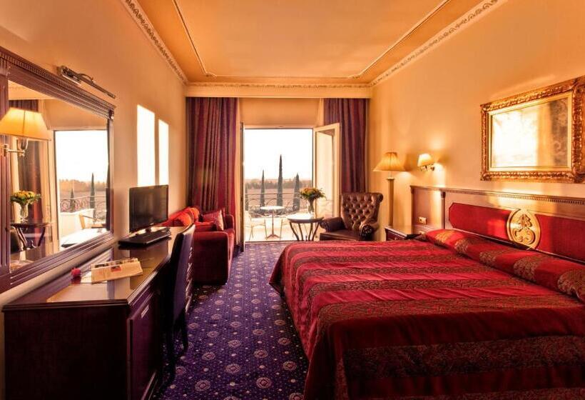 סוויטת ג'וניור, Kouros