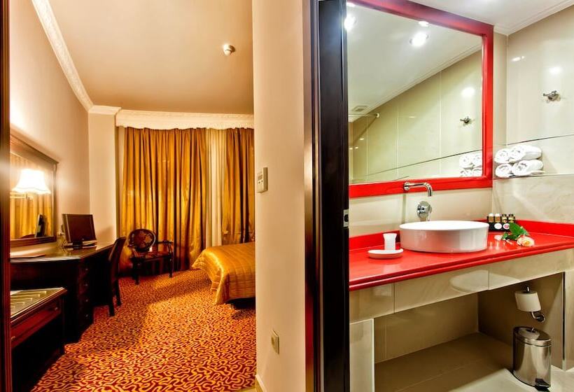 חדר סופריור, Kouros