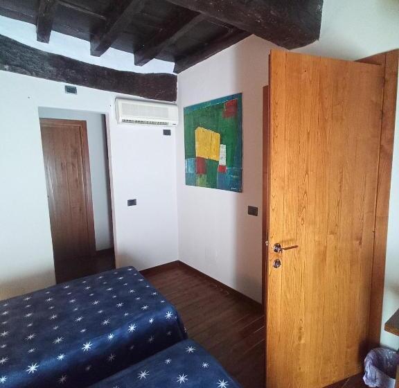 اتاق خانوادگی, Locanda Del Glicine