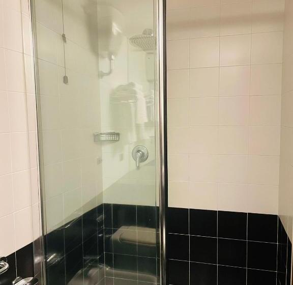 اتاق خانوادگی, Locanda Del Glicine