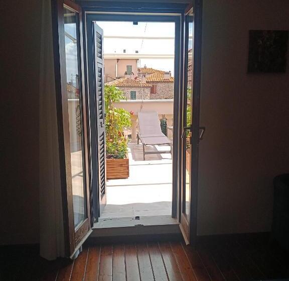 اتاق لوکس با بالکن, Locanda Del Glicine