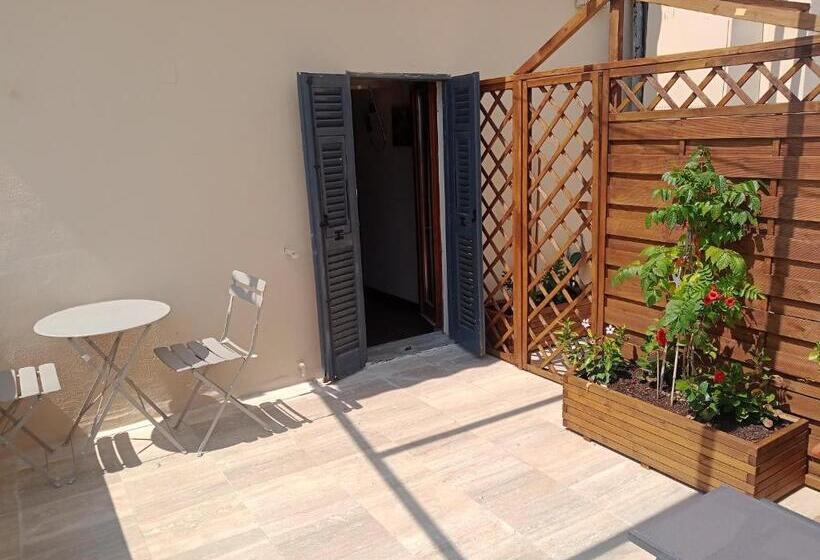 اتاق لوکس با بالکن, Locanda Del Glicine