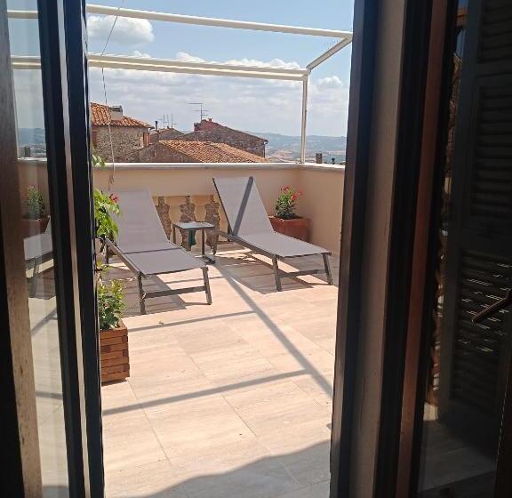 اتاق لوکس با بالکن, Locanda Del Glicine