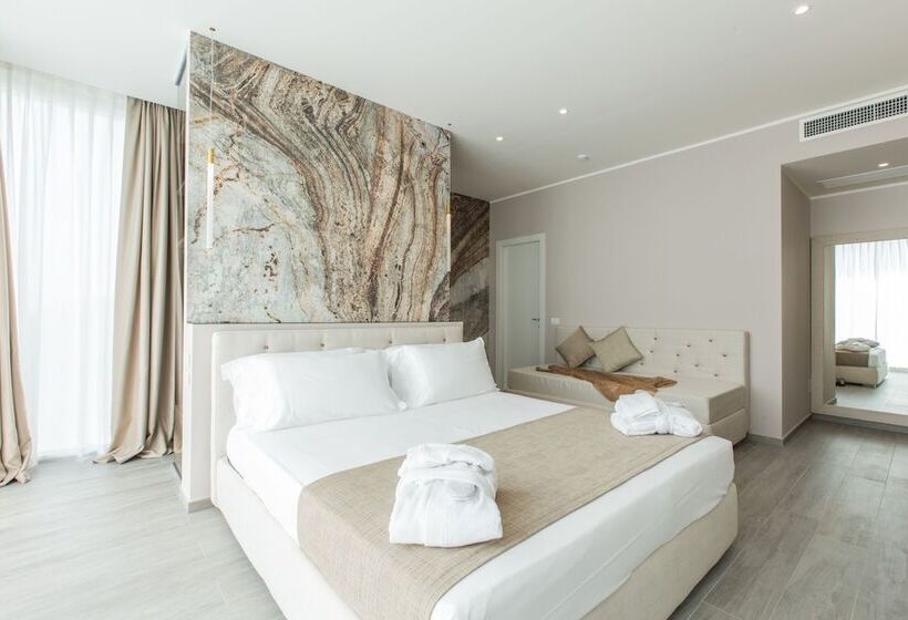 جناح جونيور, Luxor