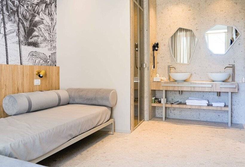 جناح جونيور, Luxor