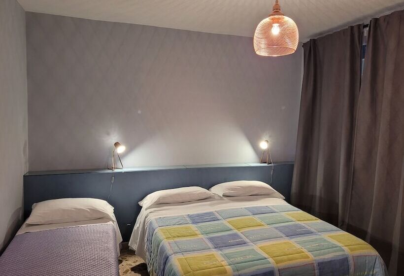 غرفة قياسية ثلاثية, Mare Nostrum Petit Hôtel