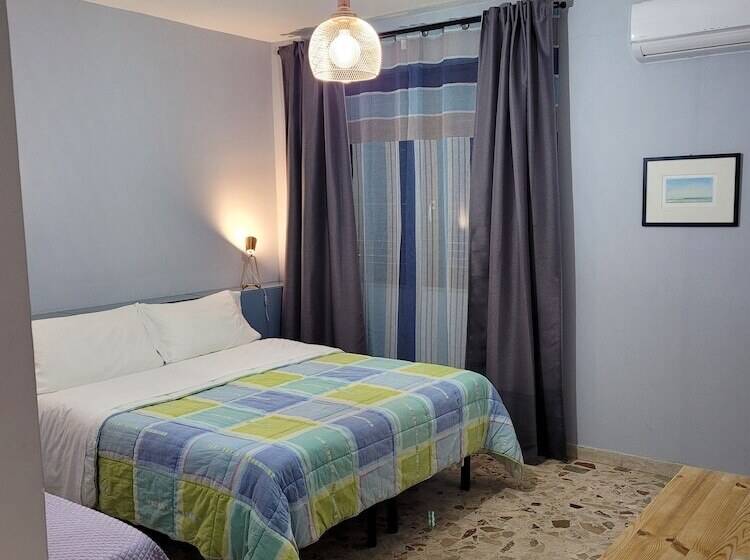 غرفة قياسية ثلاثية, Mare Nostrum Petit Hôtel