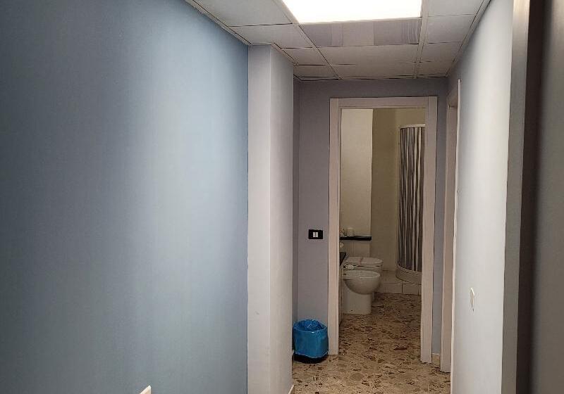 غرفة قياسية ثلاثية, Mare Nostrum Petit Hôtel