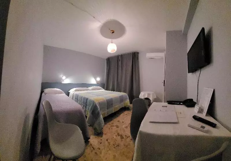 スタンダードトリプルルーム, Mare Nostrum Petit Hôtel
