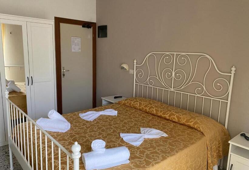 バルコニー付きスタンダードルーム, Modenese