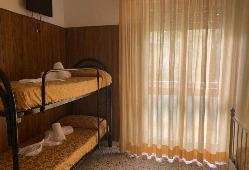 スタンダード4人部屋, Modenese