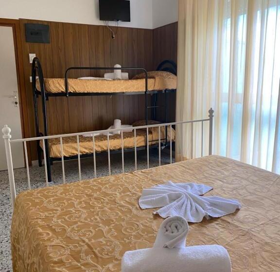 スタンダード4人部屋, Modenese