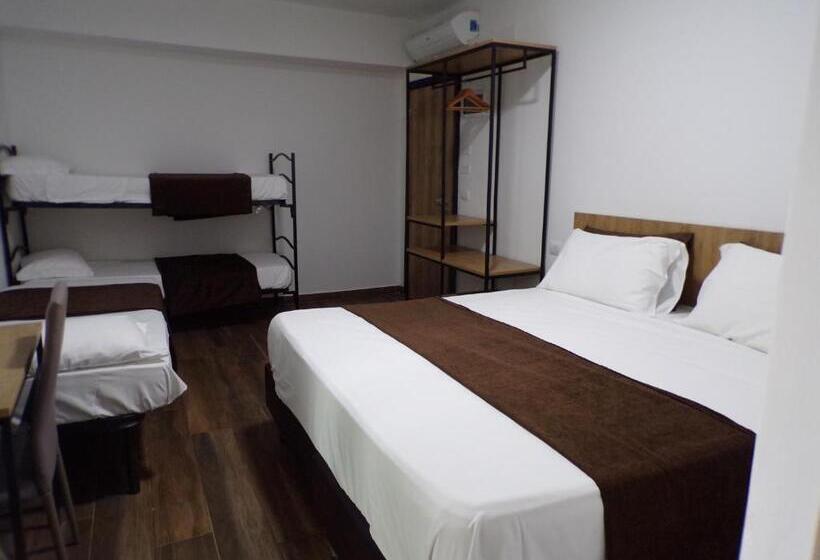 חדר סטנדרטי לחמישה אנשים, Nord Est