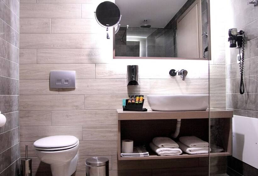 주니어 스위트 바다 전망, Renieris