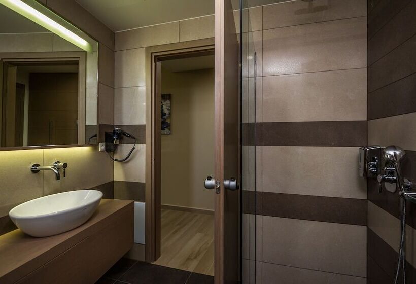 주니어 스위트 바다 전망, Renieris