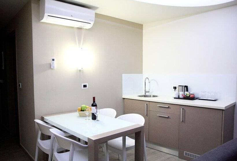 주니어 스위트 바다 전망, Renieris