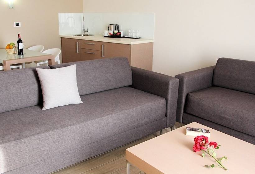 주니어 스위트 바다 전망, Renieris