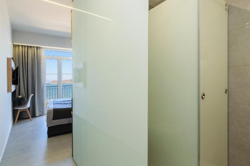 스탠다드 룸 바다 전망, Renieris