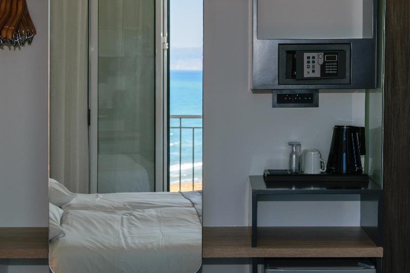 스탠다드 룸 바다 전망, Renieris