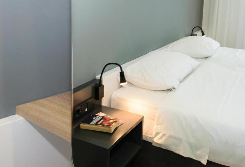 스탠다드 룸 바다 전망, Renieris