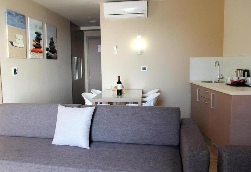 주니어 스위트 바다 전망, Renieris