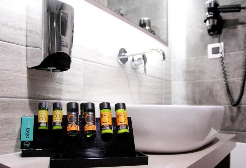 주니어 스위트 바다 전망, Renieris