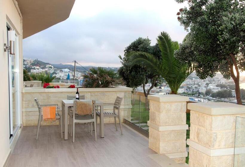 수피리어 트리플룸 바다 전망, Renieris