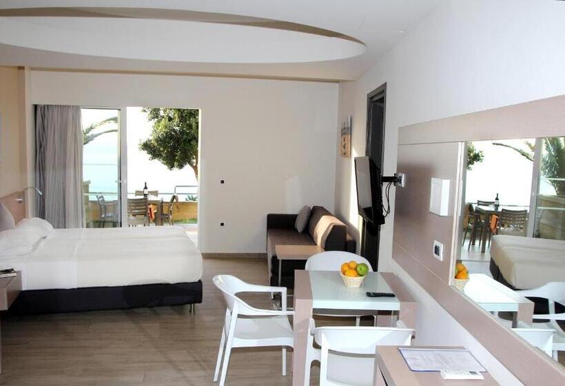 수피리어 트리플룸 바다 전망, Renieris