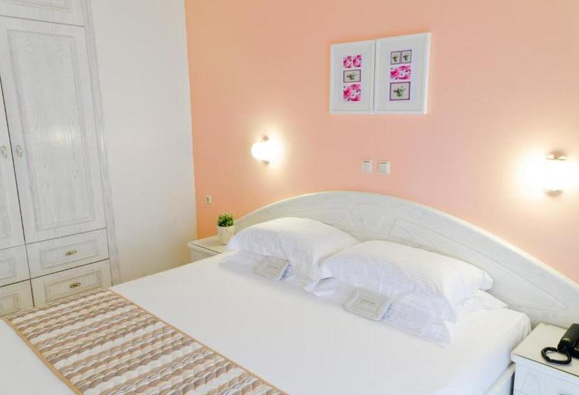 חדר יחיד קלאסי, Strass