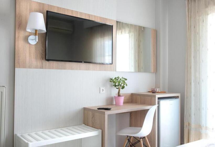 חדר יחיד קלאסי, Strass