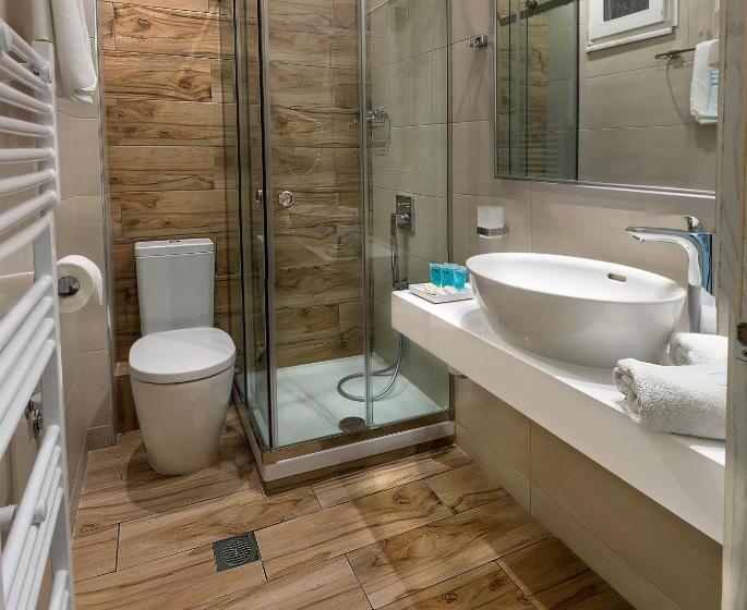 חדר קלאסי, Strass