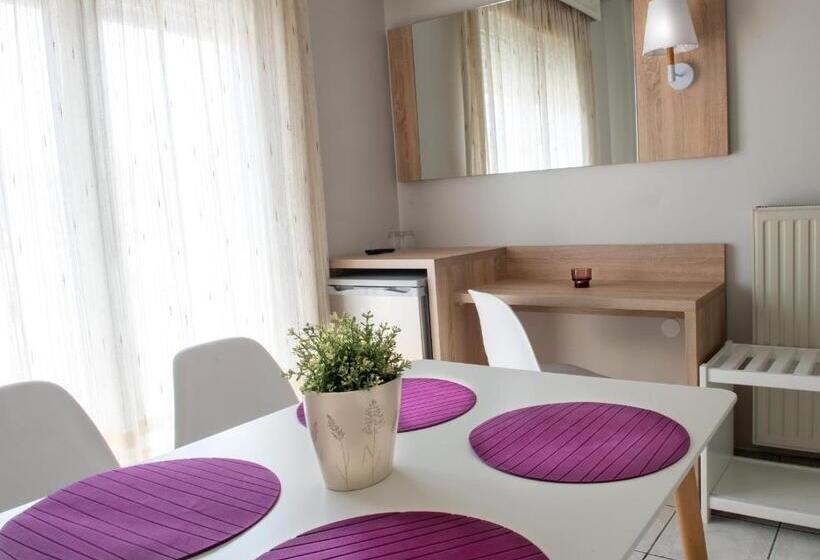 דירת שני חדרים, Strass