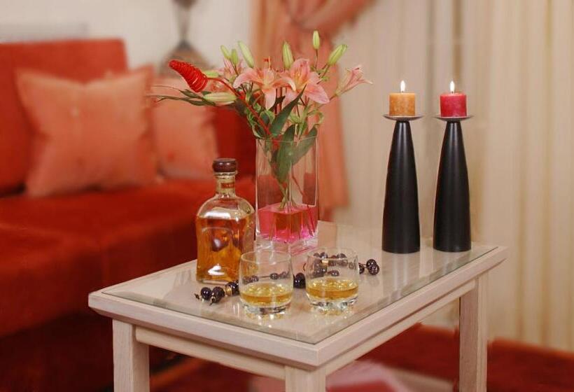 סוויטת אקזקיוטיב 2 חדרים, Strass