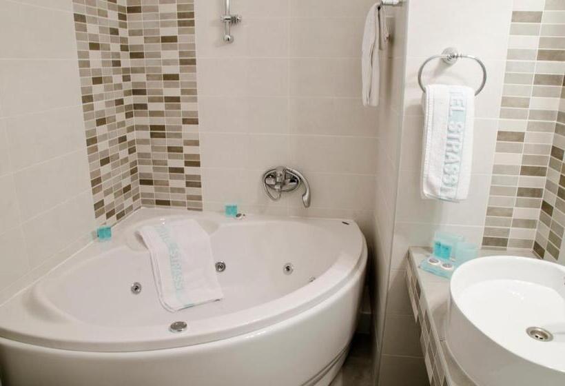 סוויטה דלוקס, Strass