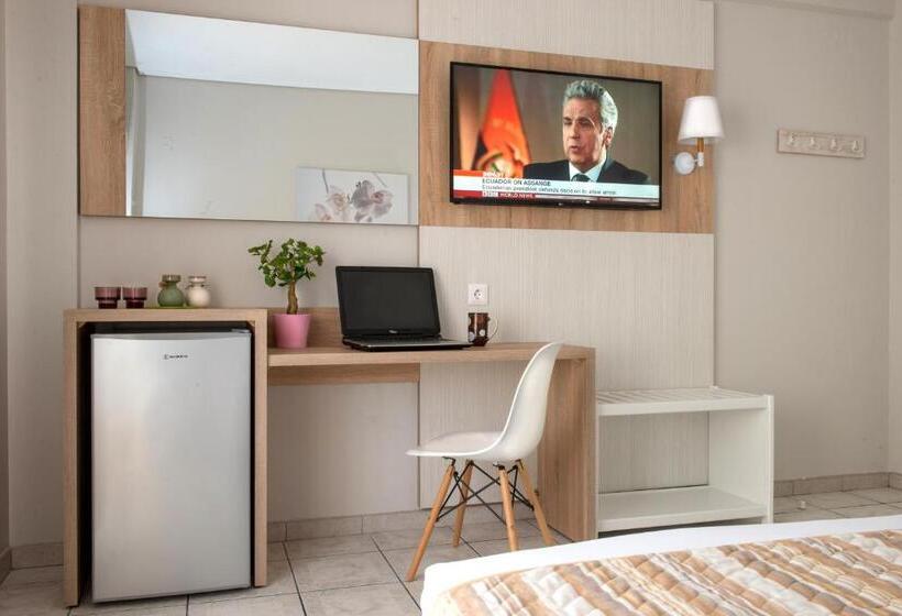 חדר סופריור, Strass