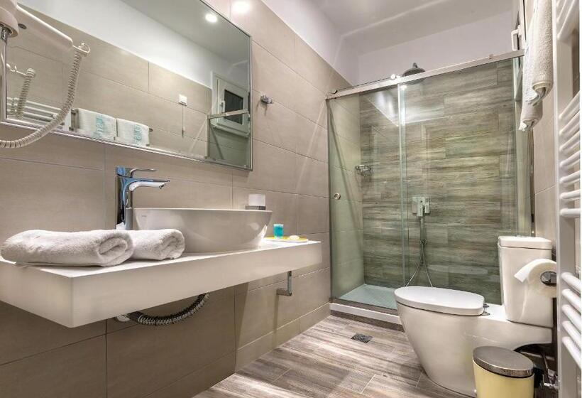 חדר סופריור, Strass