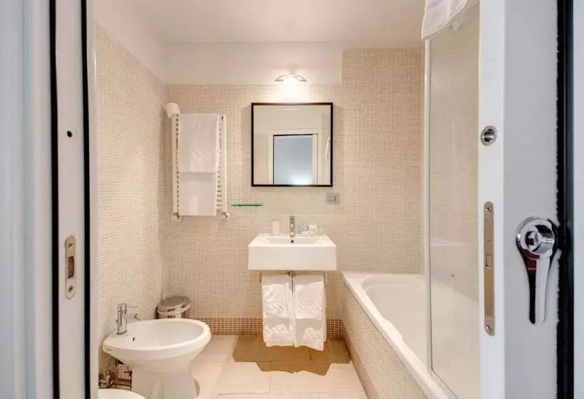 اتاق لوکس چهار تخته, Target Inn Rooms