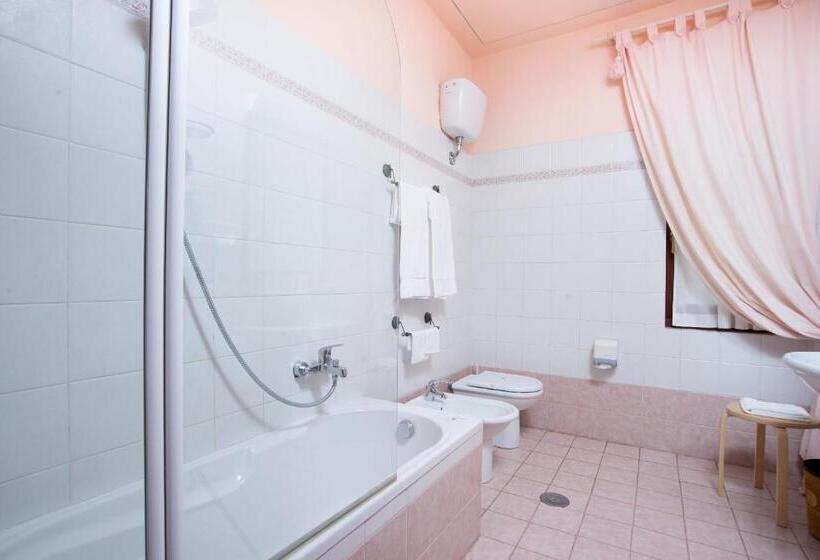 غرفة قياسية رباعية, Terra Umbra