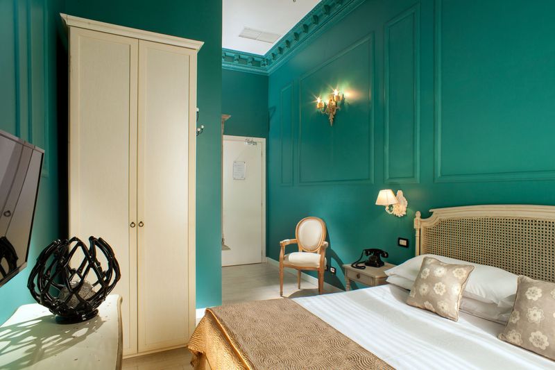 اتاق استاندارد, The B Place