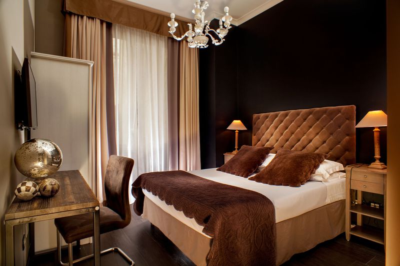 اتاق استاندارد, The B Place