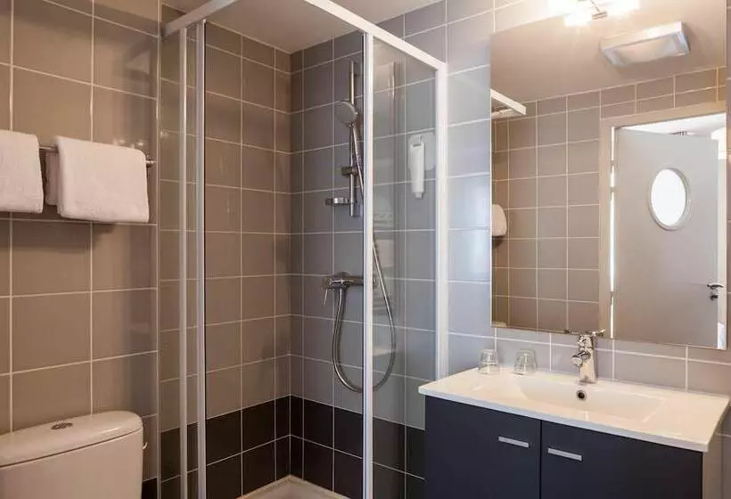 اتاق استاندارد چهار تخته, The Originals City, Hôtel Les Thermes De L Avenue, Dax