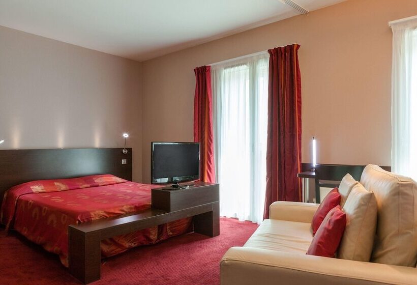 Четырехместный Номер Стандарт, The Originals City, Hôtel Les Thermes De L Avenue, Dax