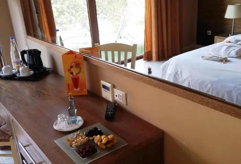 Suite, Valley Village