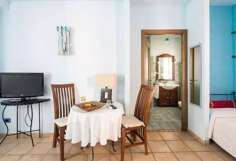 اتاق استاندارد سه نفره, Villa Madau