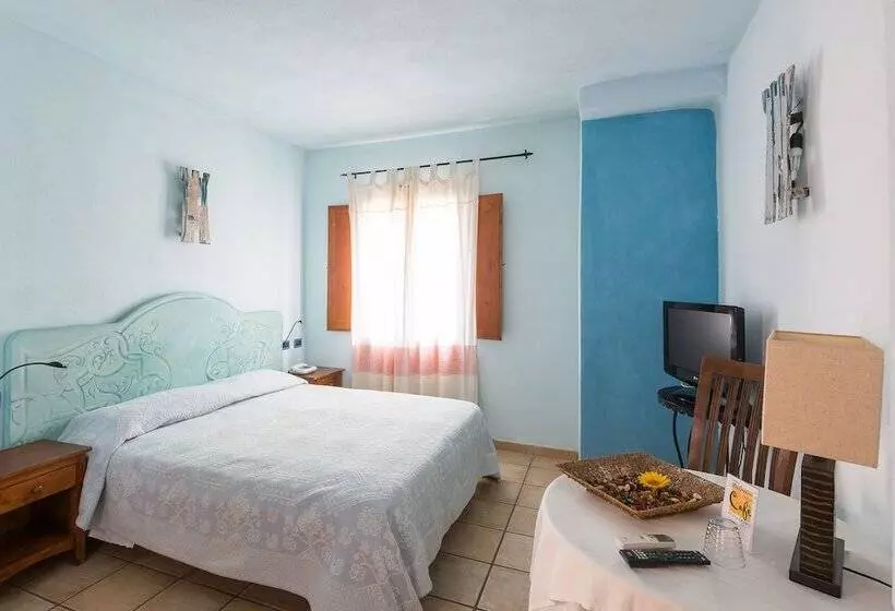 اتاق استاندارد سه نفره, Villa Madau