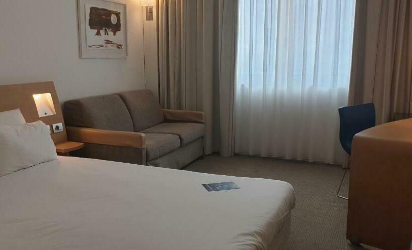 اتاق سوپریور با چشم‌انداز دریا, Novotel Salerno Est Arechi