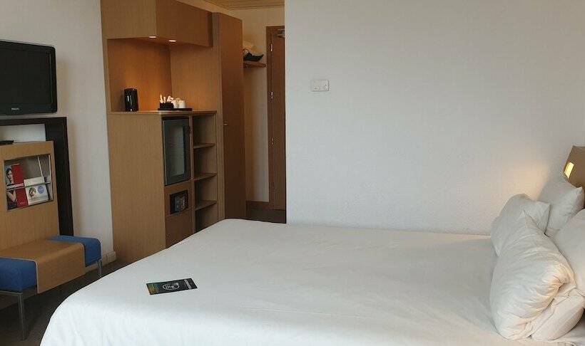اتاق سوپریور با چشم‌انداز دریا, Novotel Salerno Est Arechi