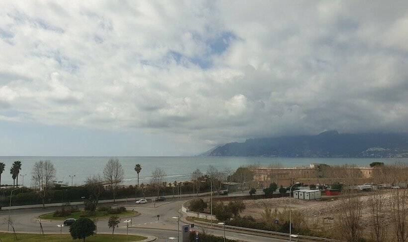 اتاق سوپریور با چشم‌انداز دریا, Novotel Salerno Est Arechi