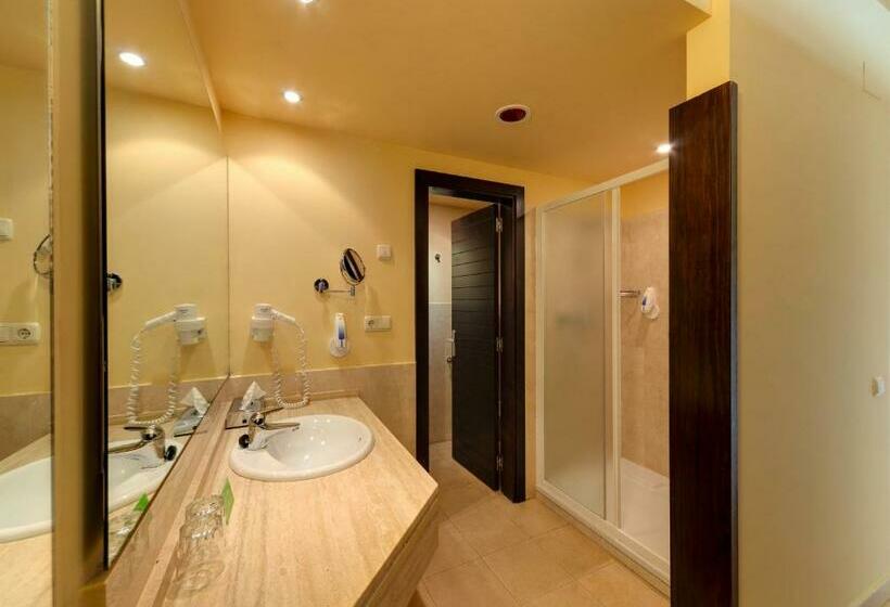 חדר משפחתי, Impressive Playa Granada Golf