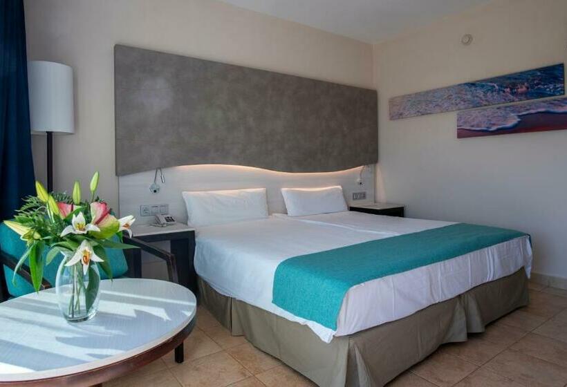 غرفة قياسية إطلالة جانبية علي البحر, Impressive Playa Granada Golf